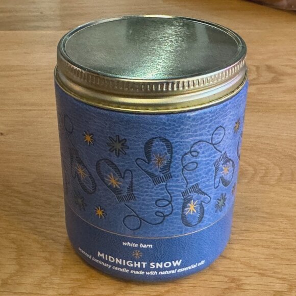 Bath & Body Works White Barn Midnight Snow Single Wick Candle, 7 oz. - Picture 4 of 16